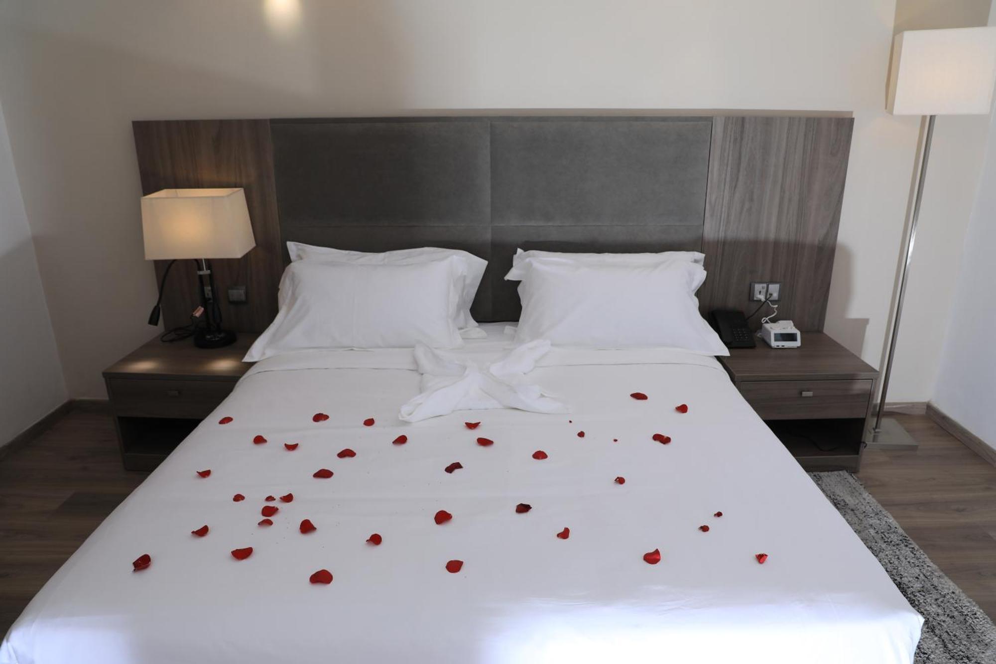 Th Bonroyal Hotel Addis Abeba Buitenkant foto