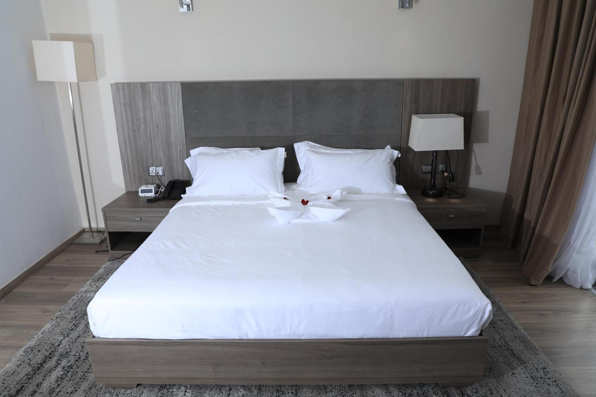 Th Bonroyal Hotel Addis Abeba Buitenkant foto