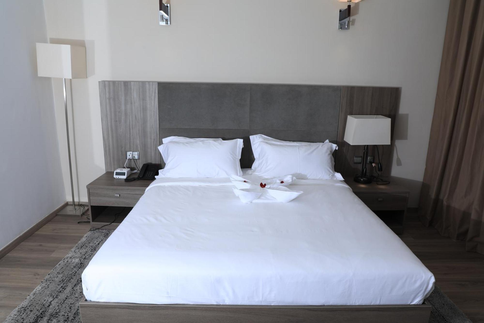 Th Bonroyal Hotel Addis Abeba Buitenkant foto